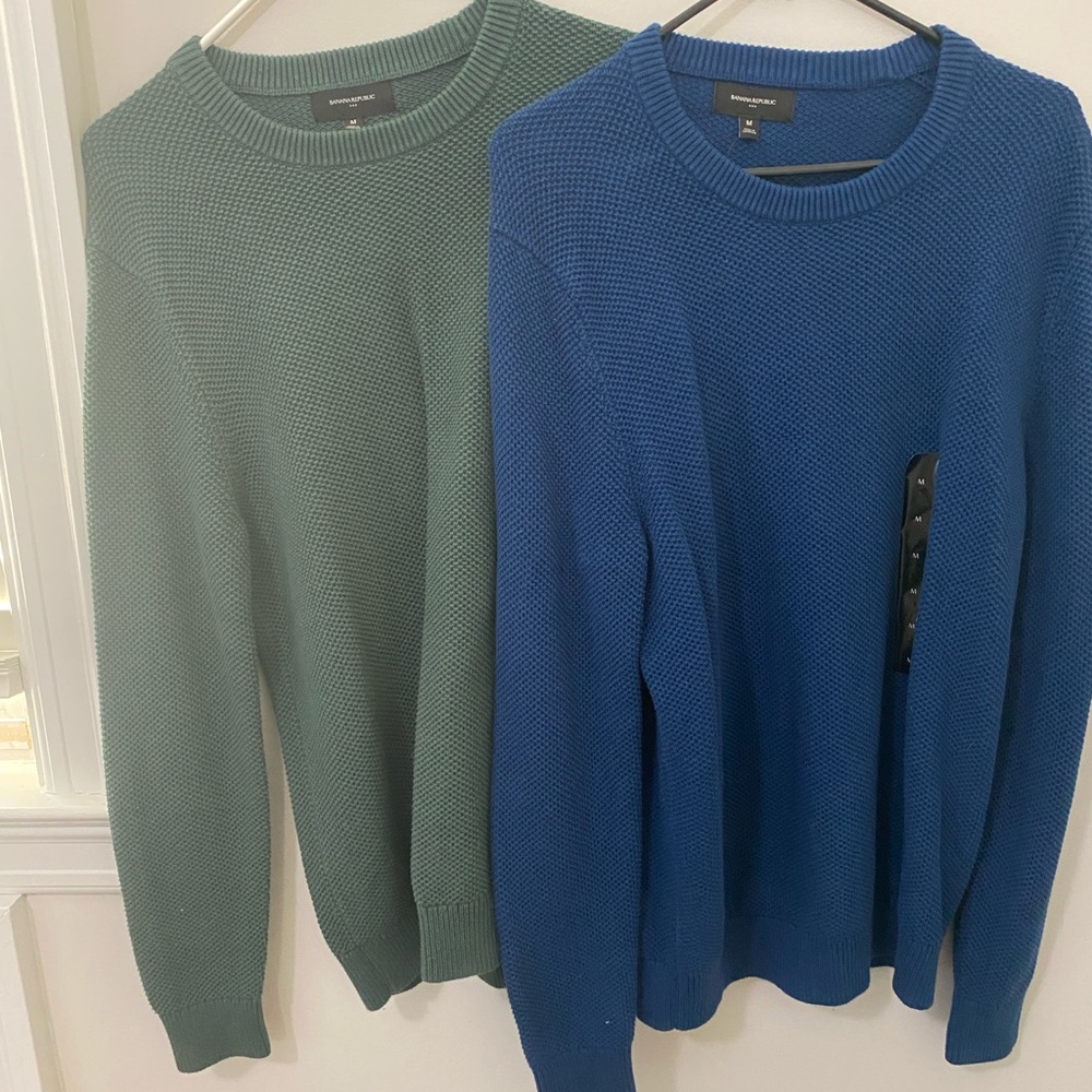 TWO Banana Republic Men's Crewneck Sweaters in Green and Blue